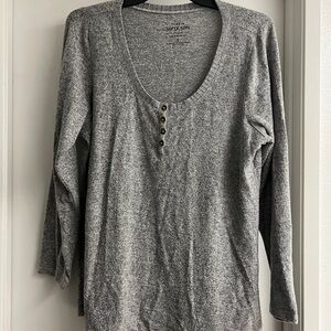 Torrid Gray Fitted 3/4 Sleeve Buttoned Top